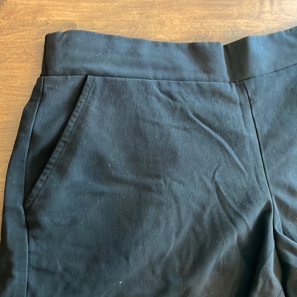 Black shorts - Picture 2 of 3